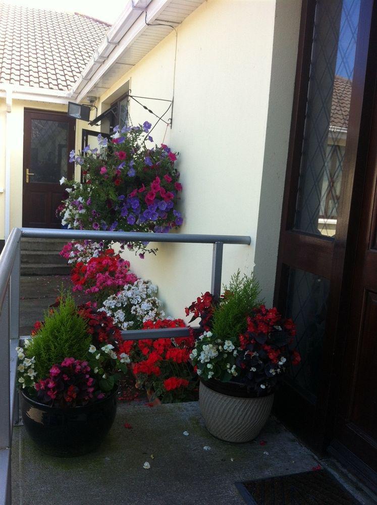 Hillview Self Catering Apartment Lusk ภายนอก รูปภาพ