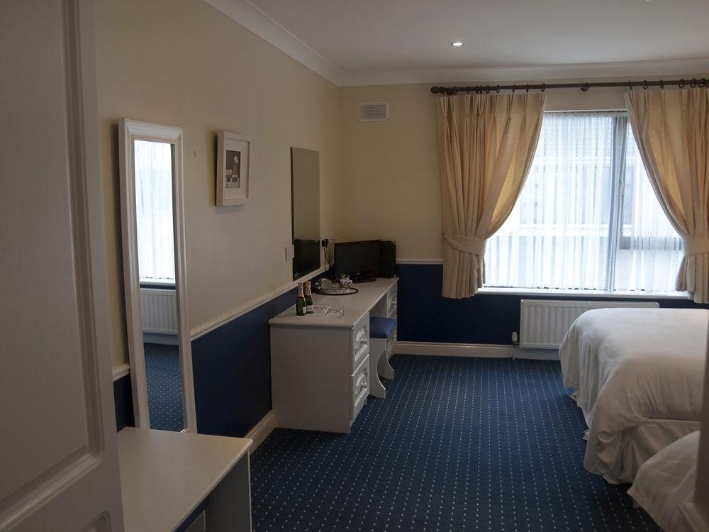 Hillview Self Catering Apartment Lusk ภายนอก รูปภาพ