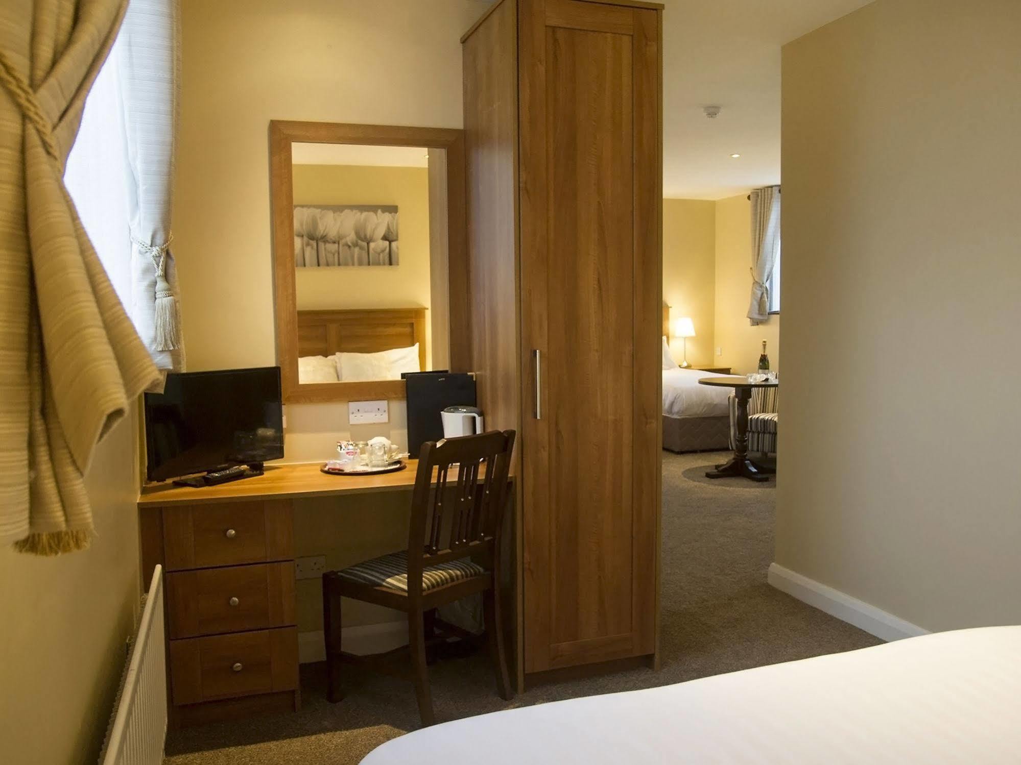 Hillview Self Catering Apartment Lusk ภายนอก รูปภาพ