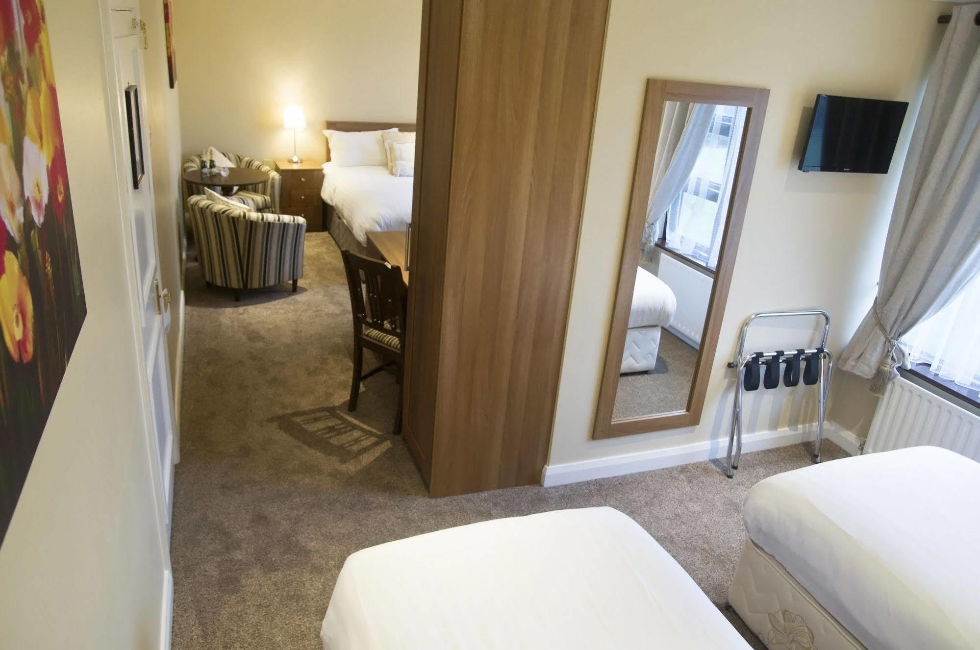 Hillview Self Catering Apartment Lusk ภายนอก รูปภาพ