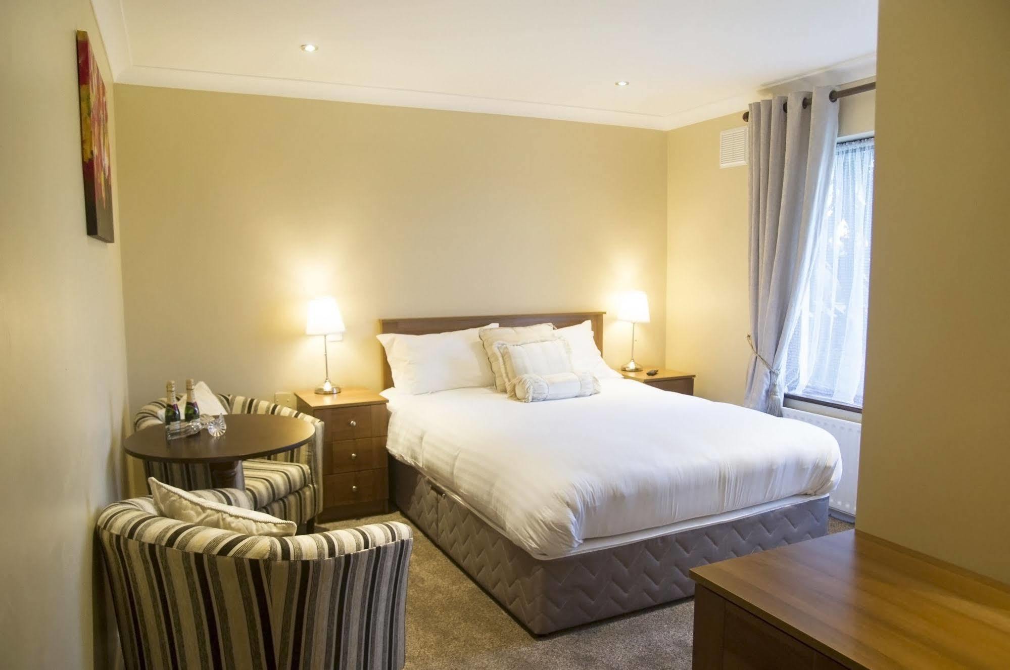 Hillview Self Catering Apartment Lusk ภายนอก รูปภาพ