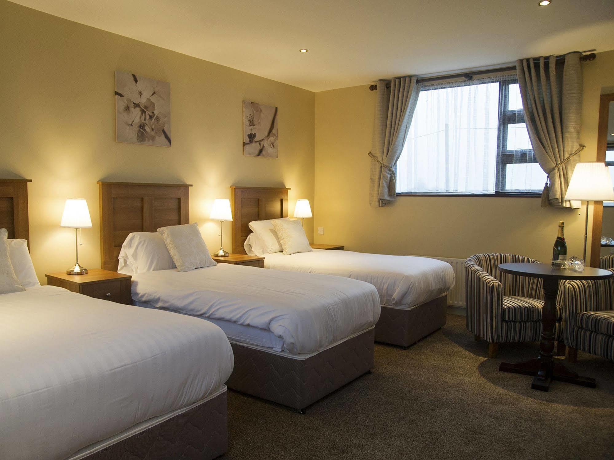 Hillview Self Catering Apartment Lusk ภายนอก รูปภาพ