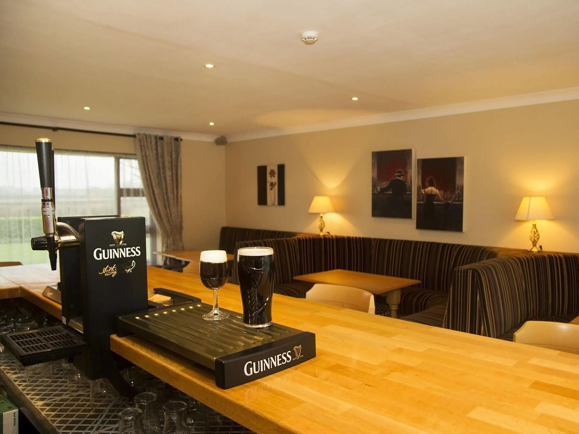 Hillview Self Catering Apartment Lusk ภายนอก รูปภาพ
