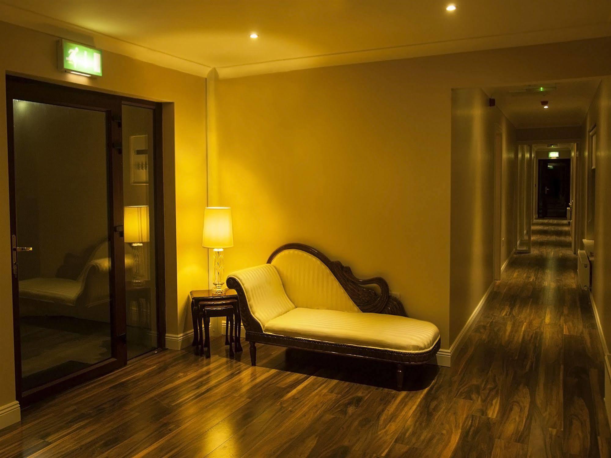 Hillview Self Catering Apartment Lusk ภายนอก รูปภาพ