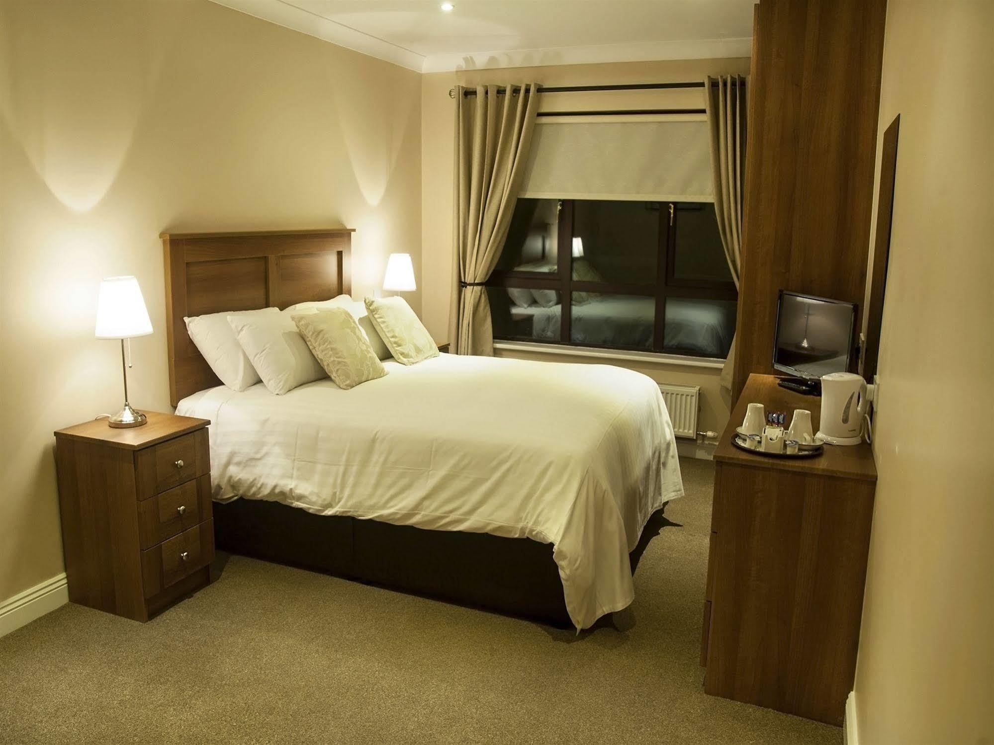 Hillview Self Catering Apartment Lusk ภายนอก รูปภาพ