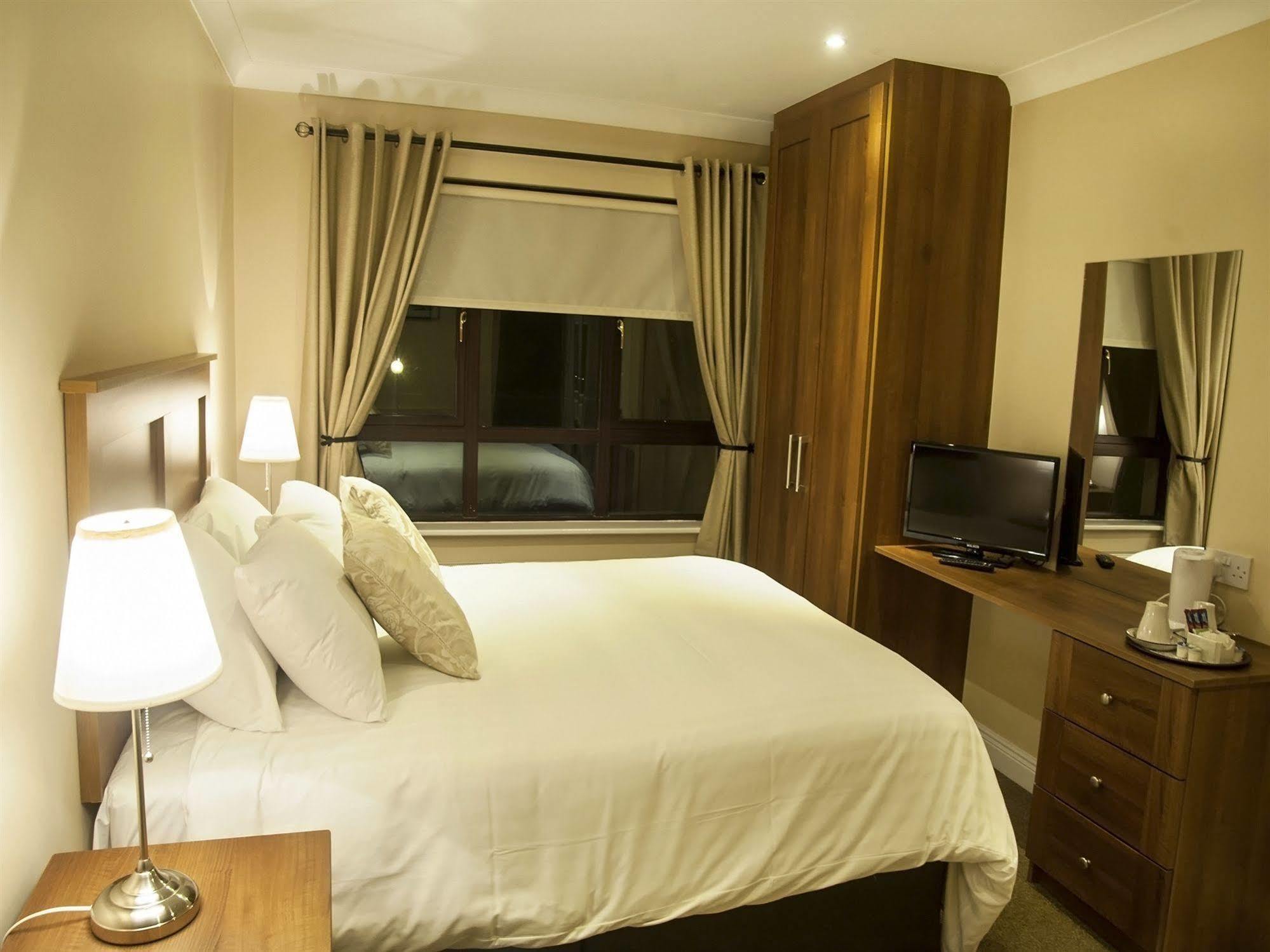 Hillview Self Catering Apartment Lusk ภายนอก รูปภาพ