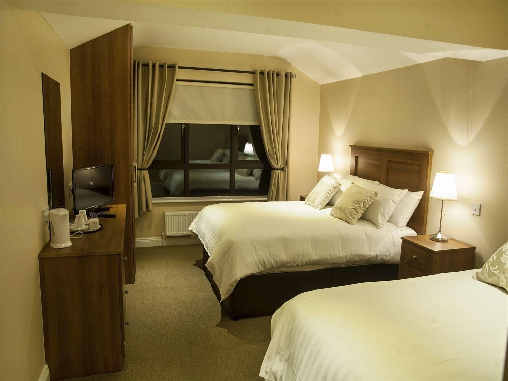 Hillview Self Catering Apartment Lusk ภายนอก รูปภาพ