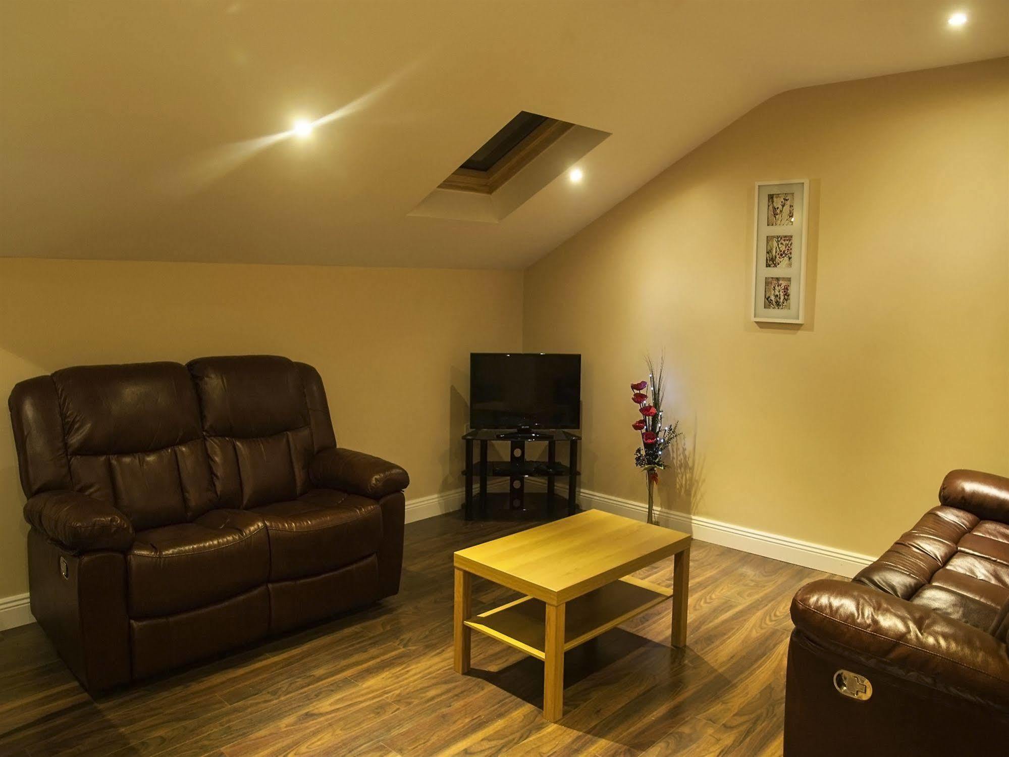 Hillview Self Catering Apartment Lusk ภายนอก รูปภาพ