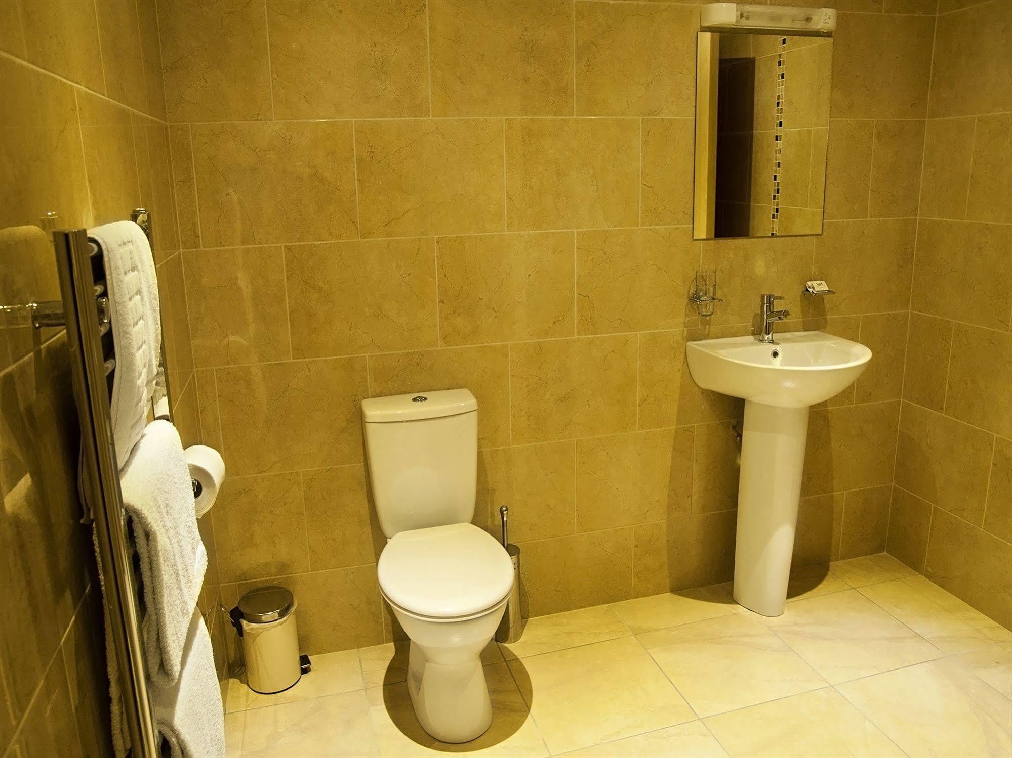Hillview Self Catering Apartment Lusk ภายนอก รูปภาพ