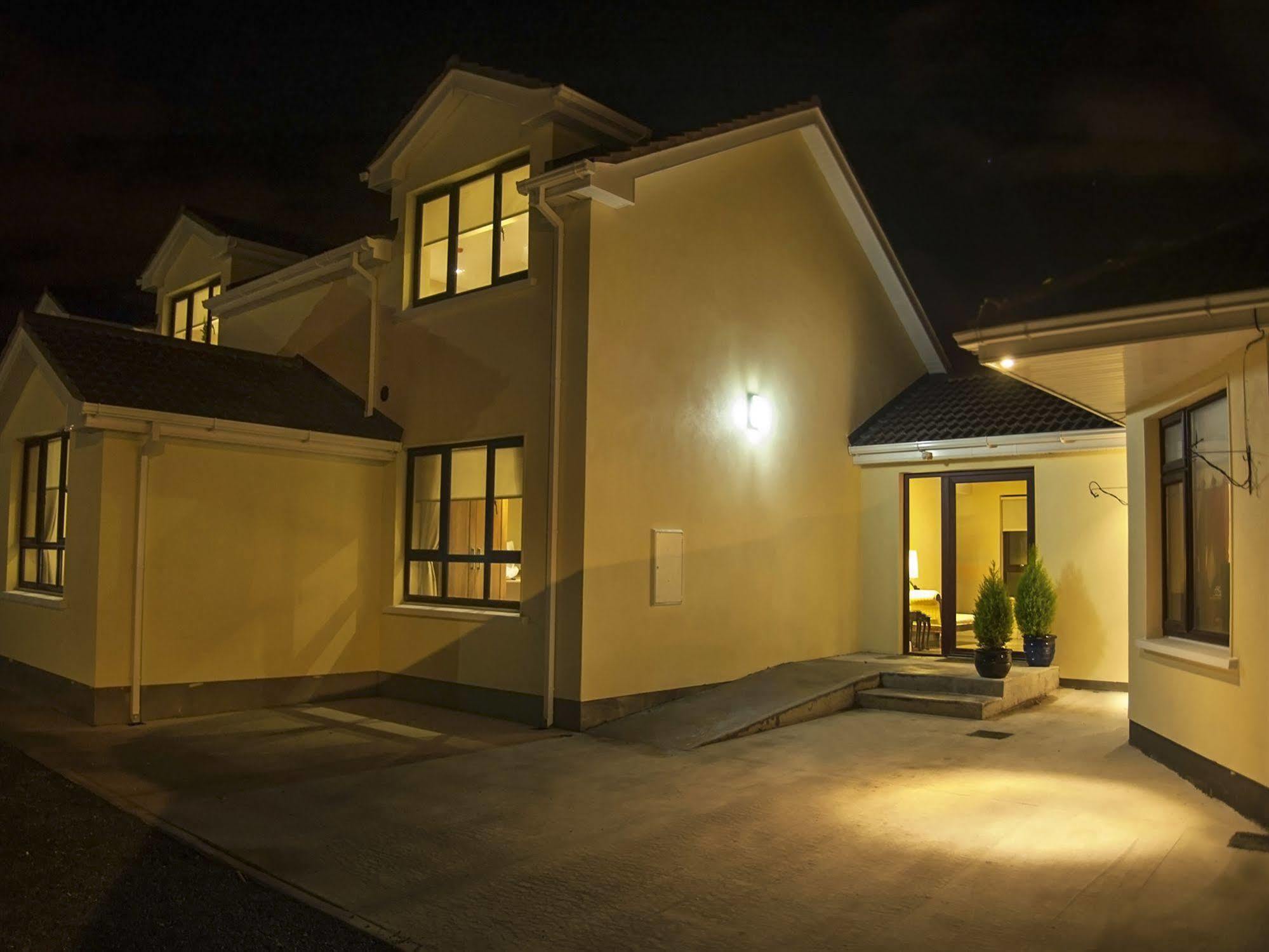 Hillview Self Catering Apartment Lusk ภายนอก รูปภาพ