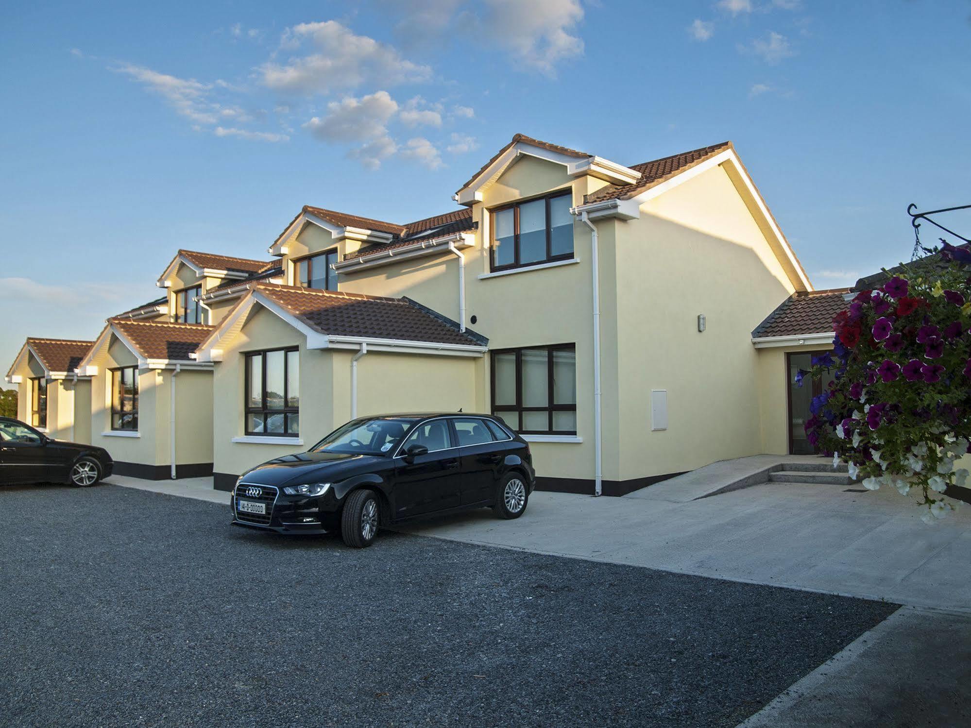 Hillview Self Catering Apartment Lusk ภายนอก รูปภาพ
