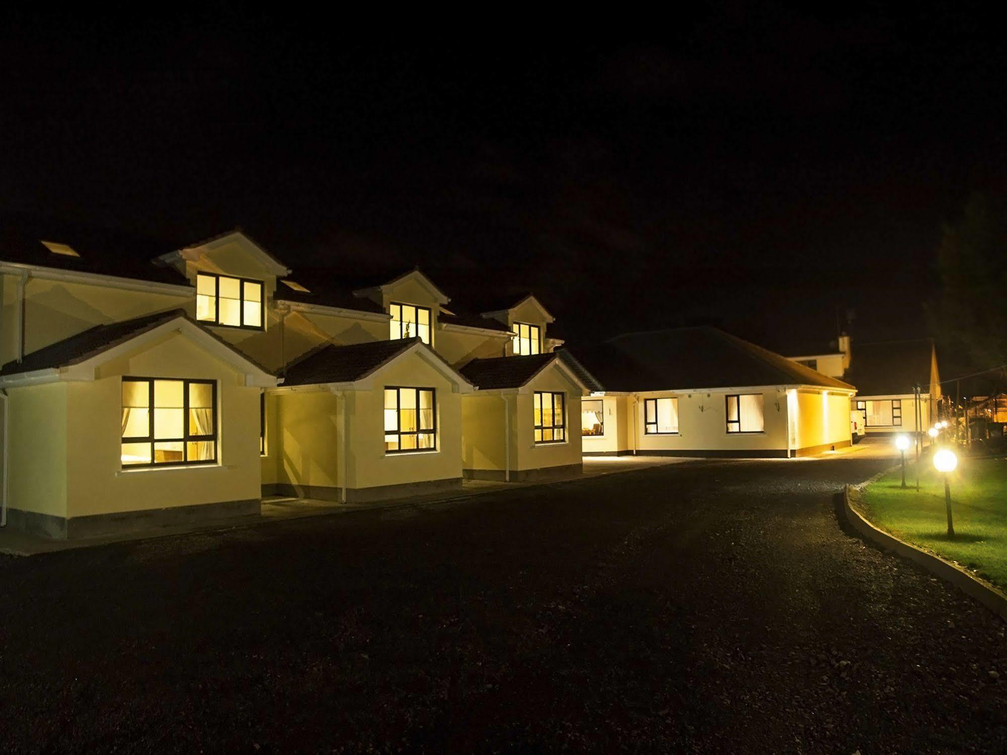 Hillview Self Catering Apartment Lusk ภายนอก รูปภาพ