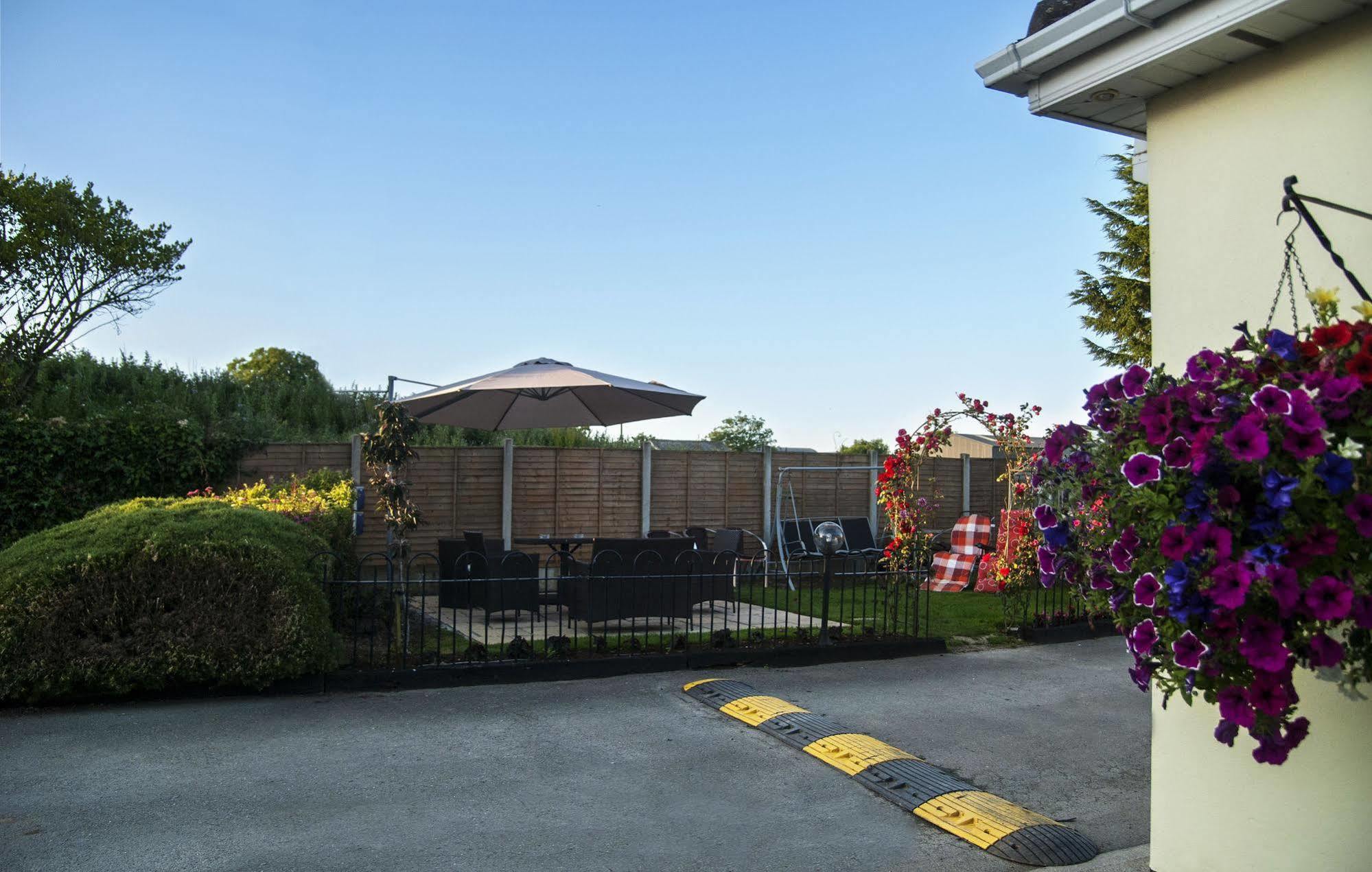 Hillview Self Catering Apartment Lusk ภายนอก รูปภาพ